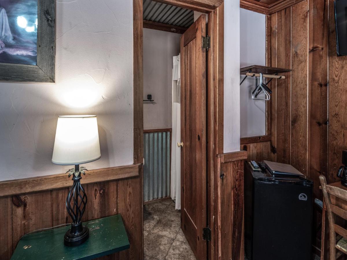 Apache Village Cabinette 13, Queen Bed, Midtown, Sleeps 2 Ruidoso Buitenkant foto