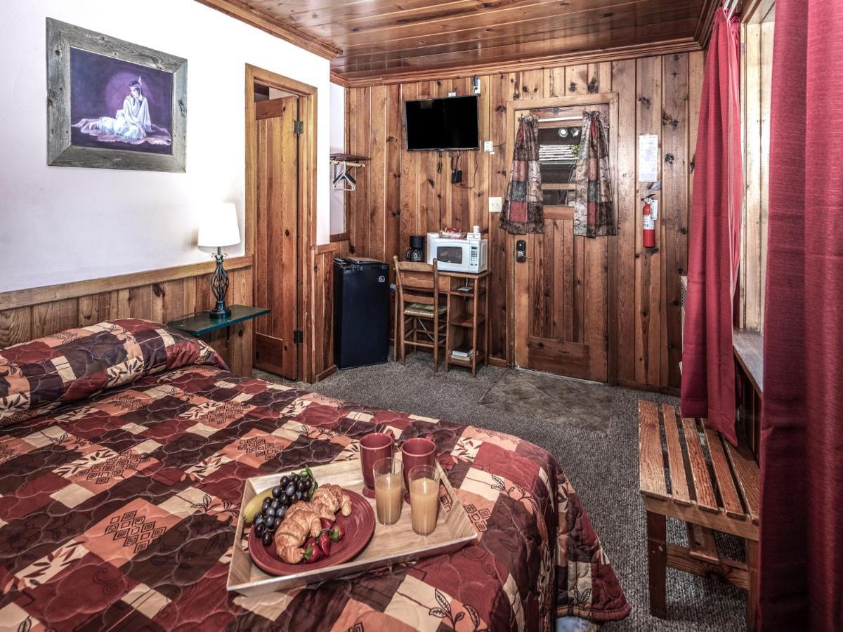Apache Village Cabinette 13, Queen Bed, Midtown, Sleeps 2 Ruidoso Buitenkant foto